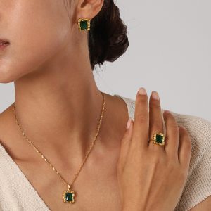 6a03c1e4-ff04-4115-b4dd-4fc0c11b6a35.jpg 18K Gold Stainless Steelretro Texture Green Open-end Zircon Ring Female European And American Old Money Style Ring Rings