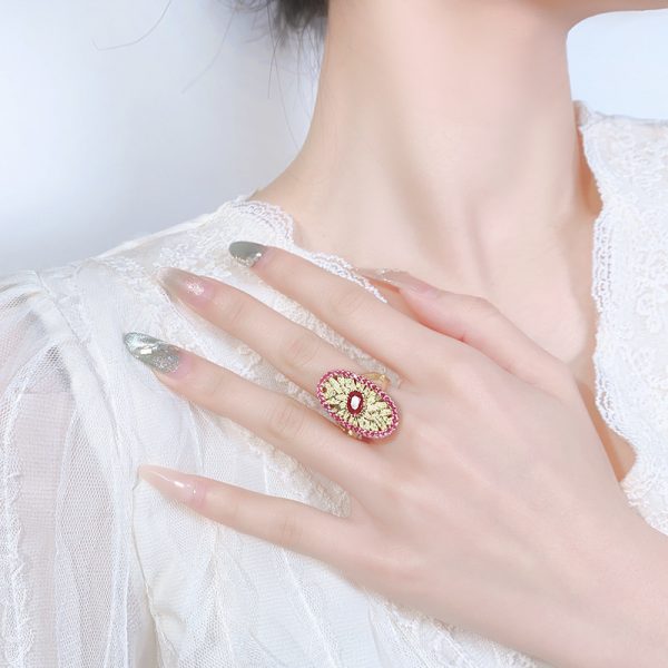 7b4ae4de-1e35-42b6-a279-fbe2ba72488e.jpg Gold-plated Simulation Red Corundum Design Old Money Style Suit