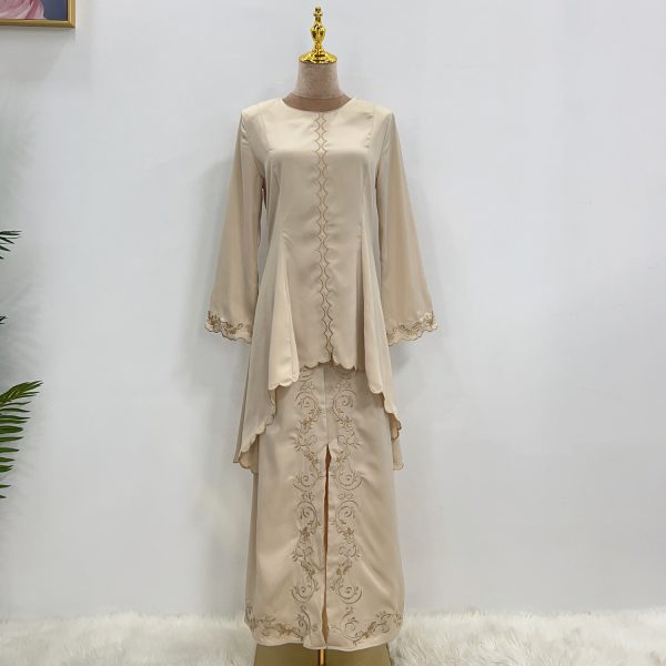 42bee209-5e2a-420d-8c35-5f7c0fd65504.jpg Exquisite Embroidered Middle East Dress Suit